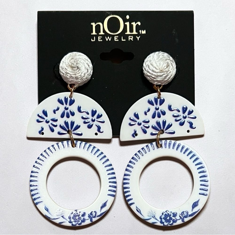 nOir Jewelry White and Blue Ceramic-Inspired Drop Earrings